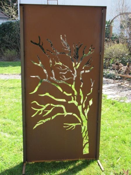 Metal Courtyard Screen