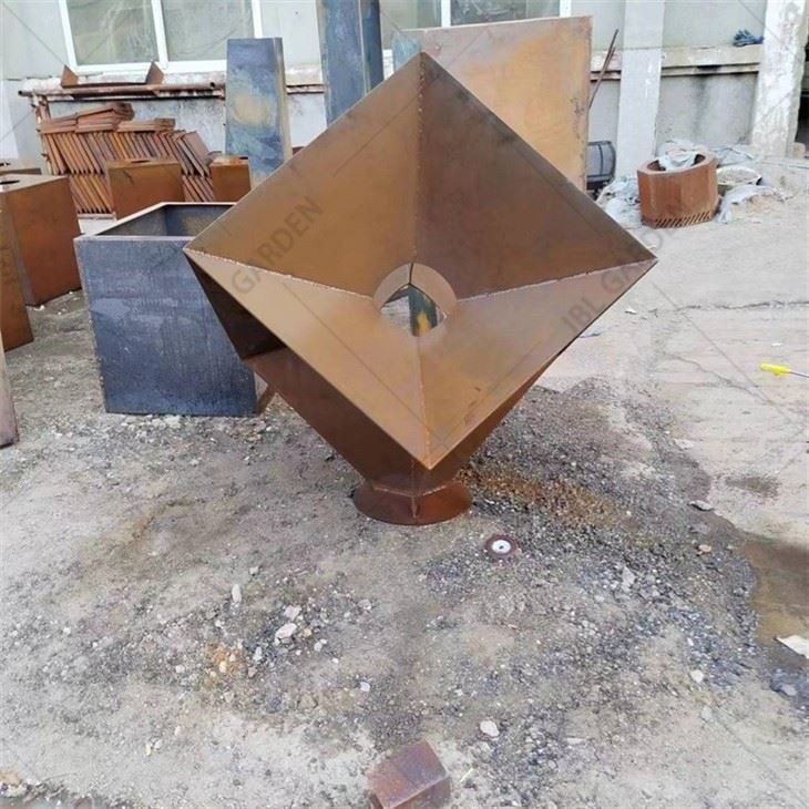 Sculptures Fabricated With Corten Steel