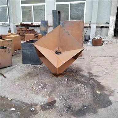 Corten 강철로 제작된 조각품